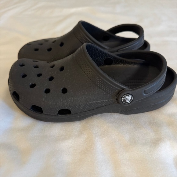 Crocs Classic Clogs Black Slip-On Comfort Shoes Unisex Size J6 / Women’s 8 - Picture 3 of 9